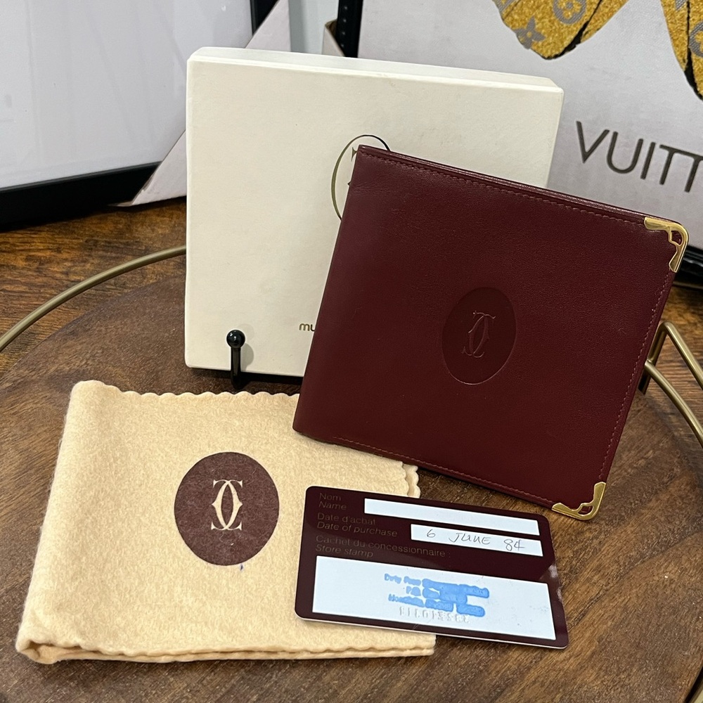 ❗️SOLD❗️Cartier Vintage Burgundy Calfskin Compact Wallet - Picture 2 of 9